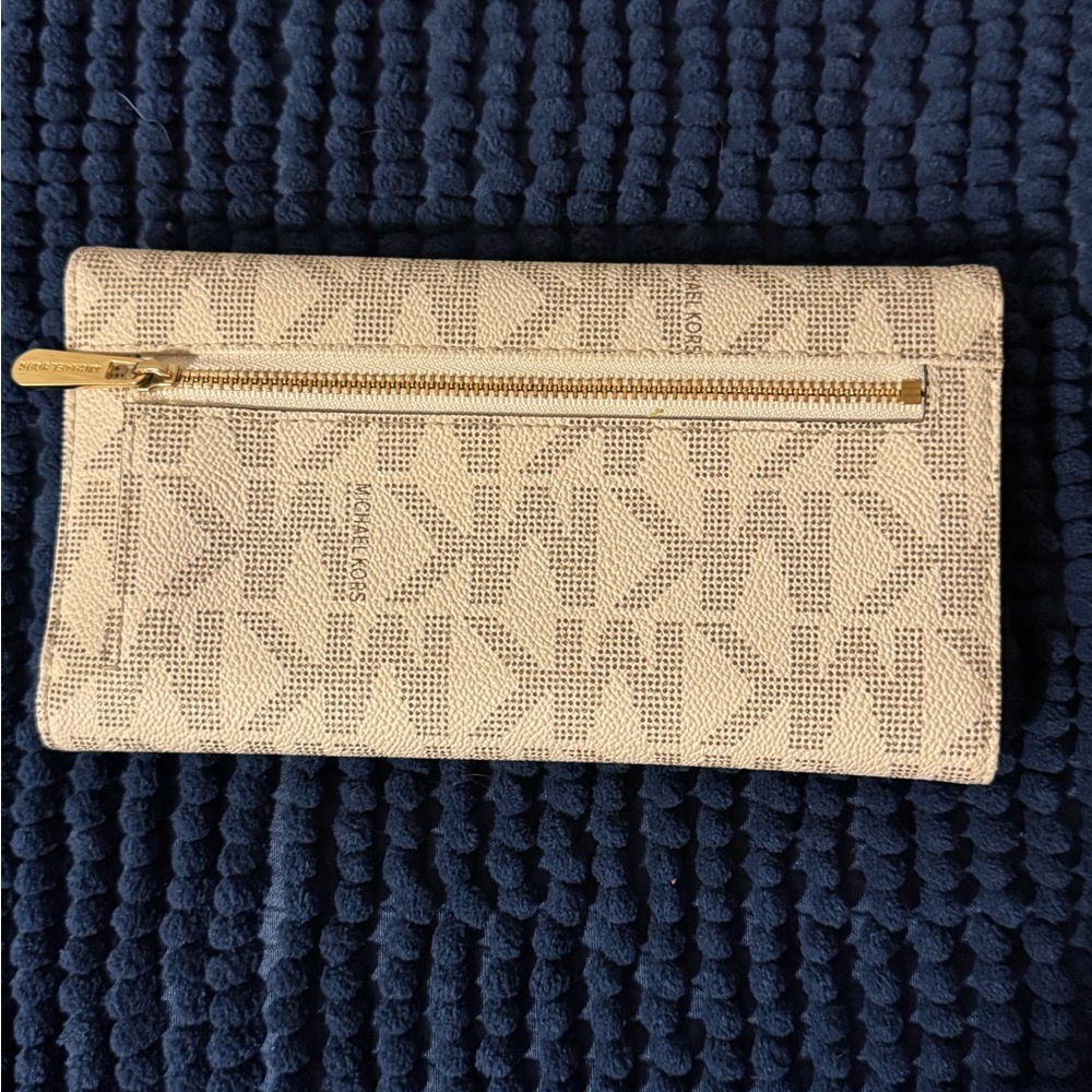 Michael Kors Cream Wallet with Gold Accents - Picture 3 of 10